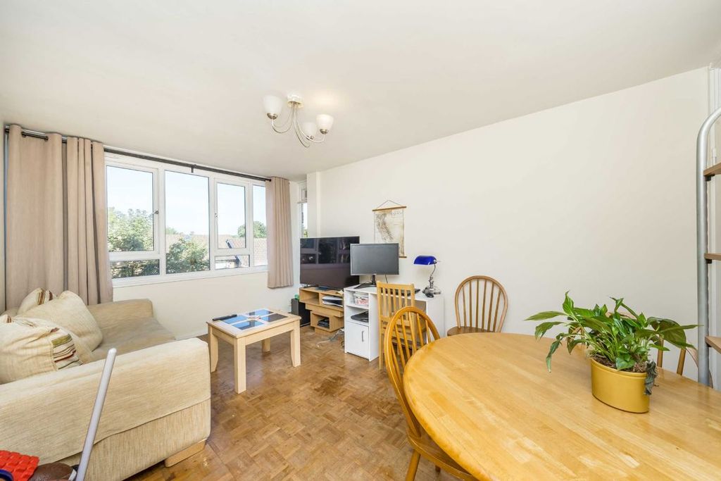 Property photo 2 of 6