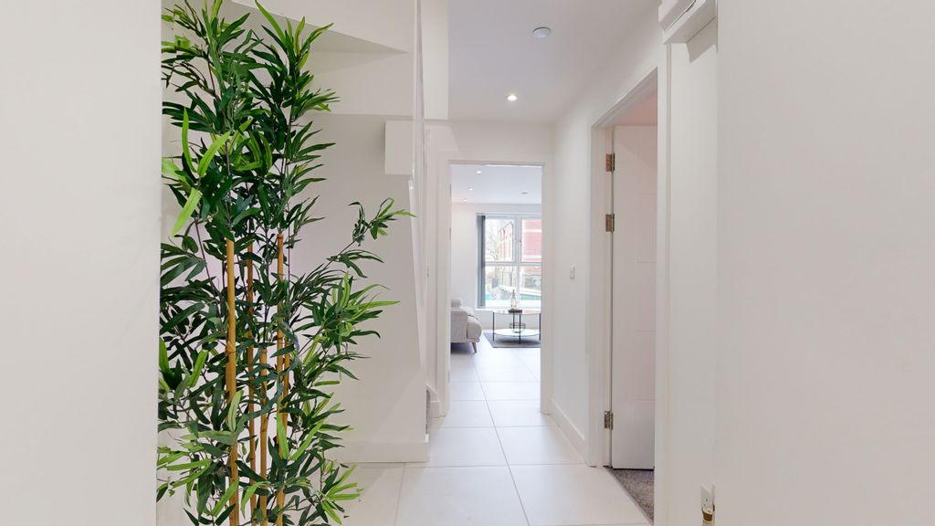 Property photo 3 of 4 Hallway