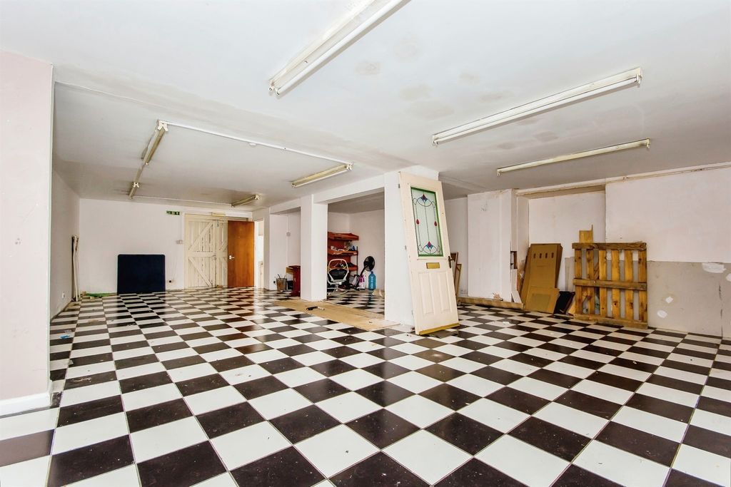 Property photo 3 of 7