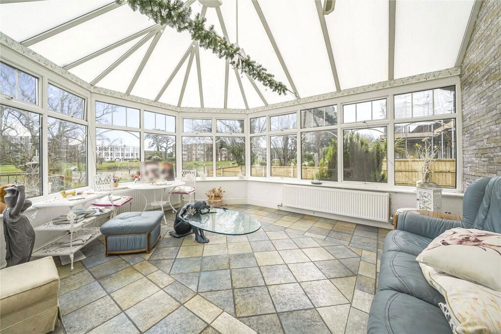 Property photo 2 of 33