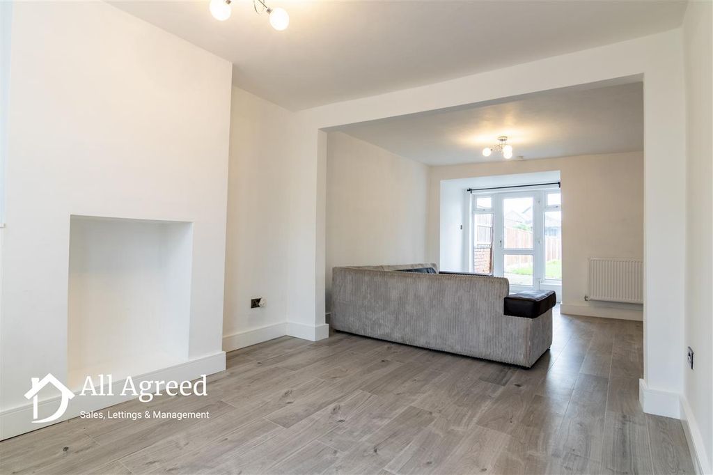 Property photo 2 of 9 Dining Area