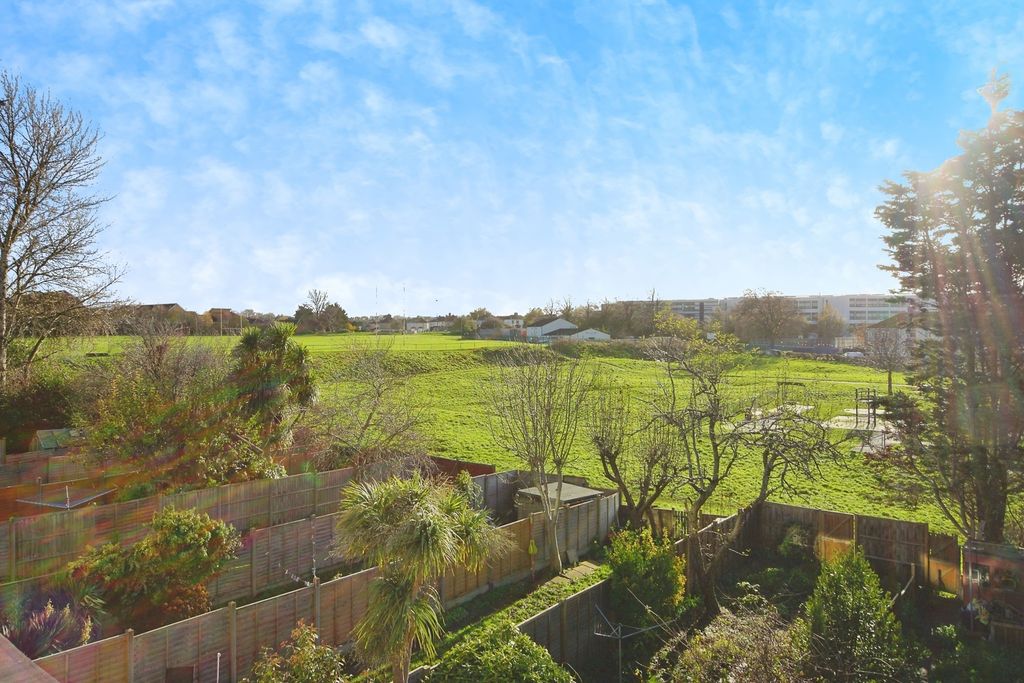 Property photo 2 of 17 Photo