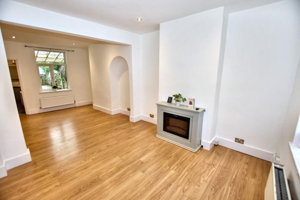 Property photo 3 of 12 Sitting/Dining Room