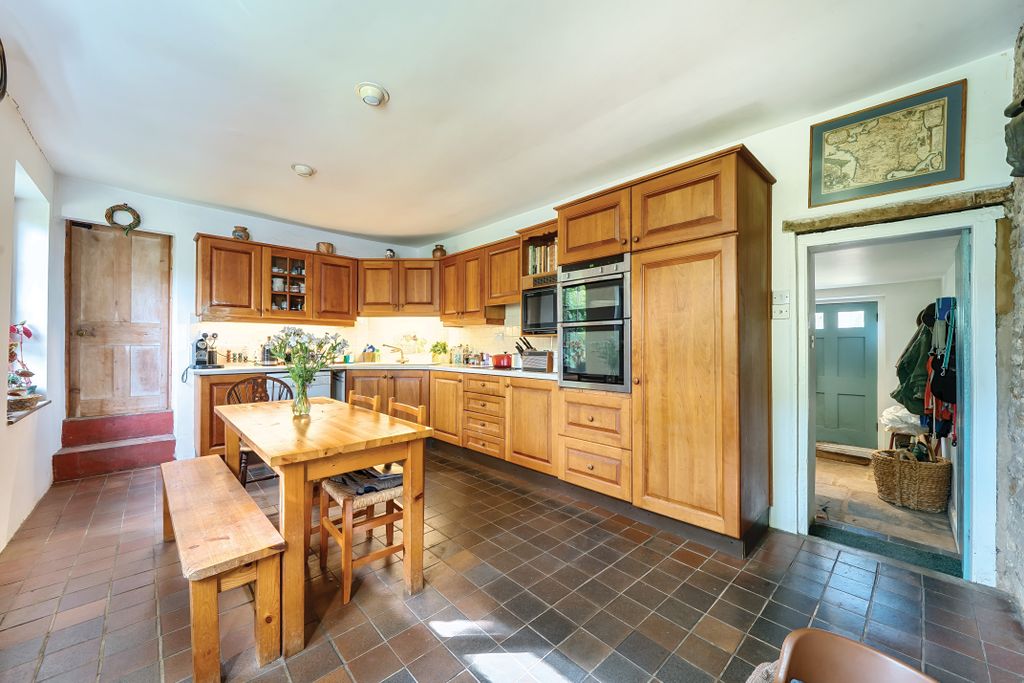 Property photo 2 of 23