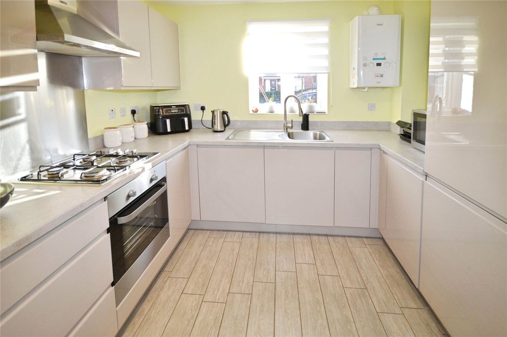 Property photo 2 of 20 Kitchen/Dining Room