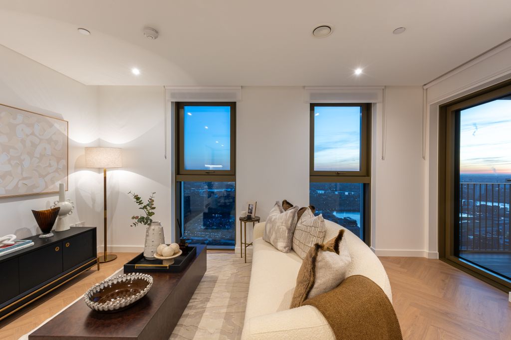 Property photo 3 of 10 101034_Flat 45 08 One Thames Quay 222 Marsh Wall (32).Jpg