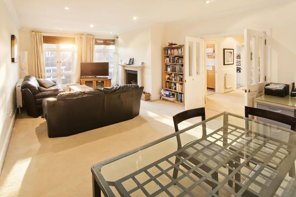 Property photo 2 of 16 Bfc1Aad4-Fb43-47E4-Aac5-1Ac52A7d80Ac.Jpg