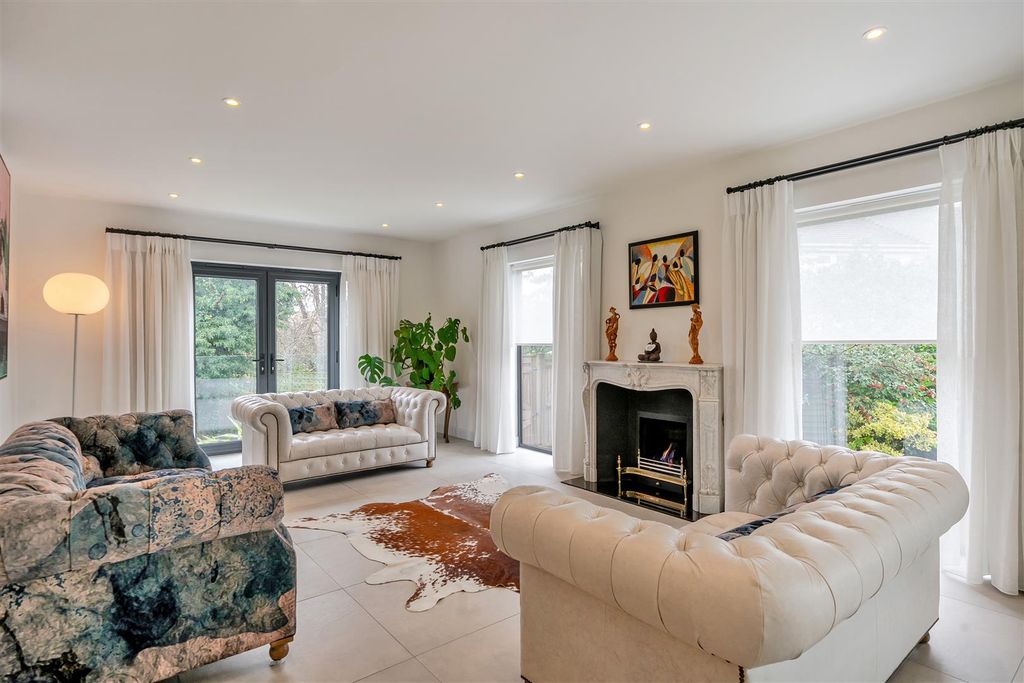 Property photo 3 of 23