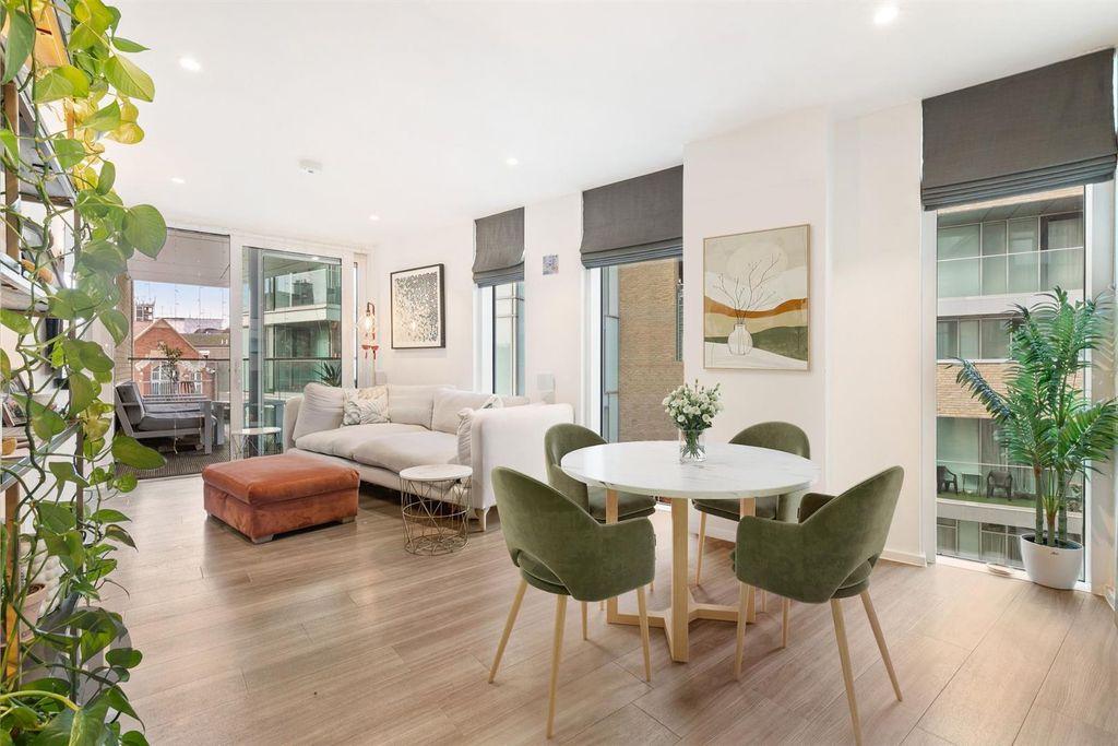 Property photo 1 of 6 Living/Dining Room/Kitchen