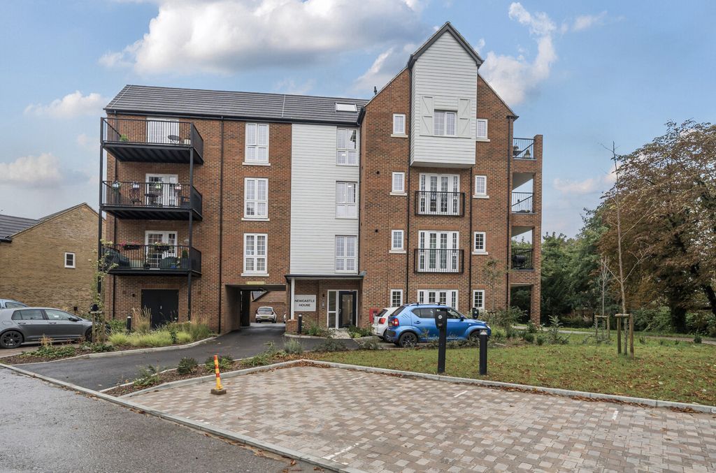 Property photo 1 of 10 1348567-22-68B805...