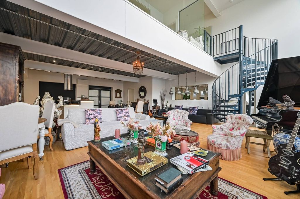 Property photo 2 of 33