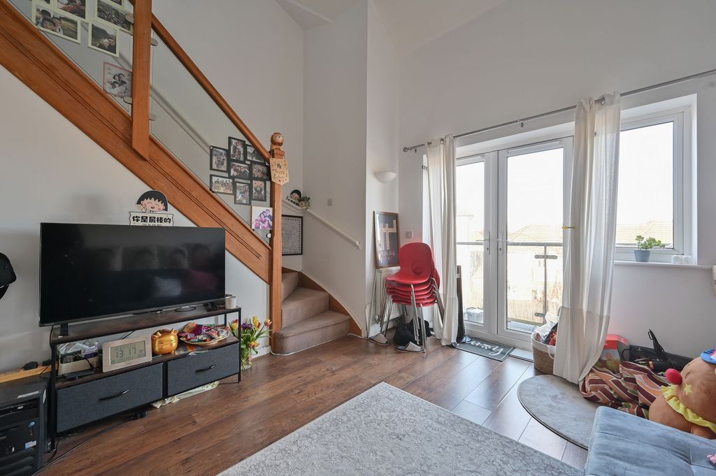 Property photo 3 of 12