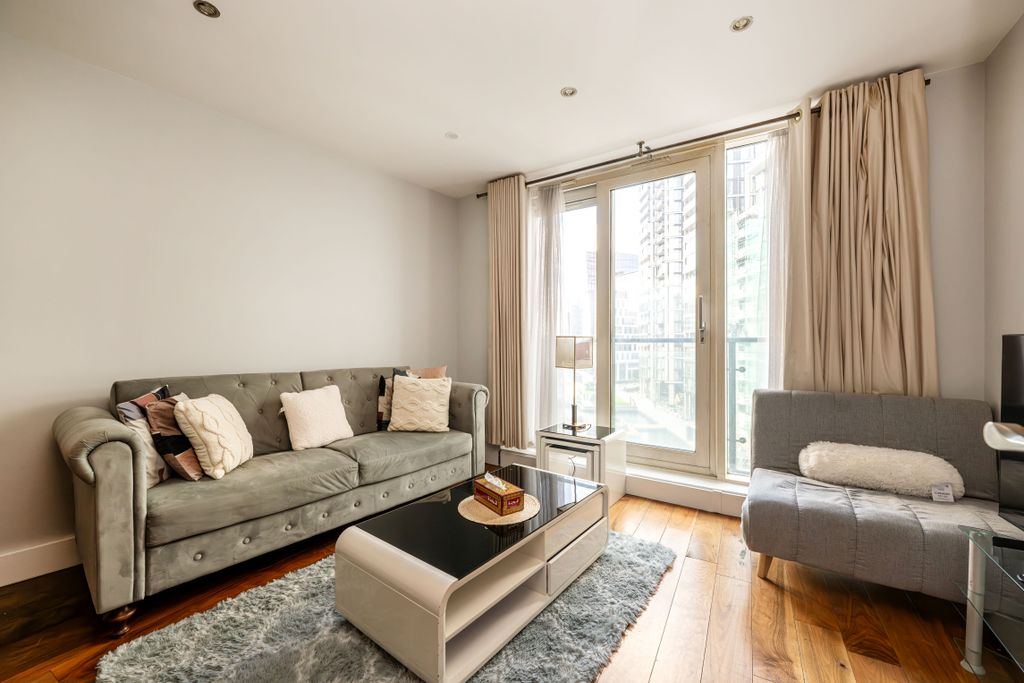 Property photo 1 of 9 Reception