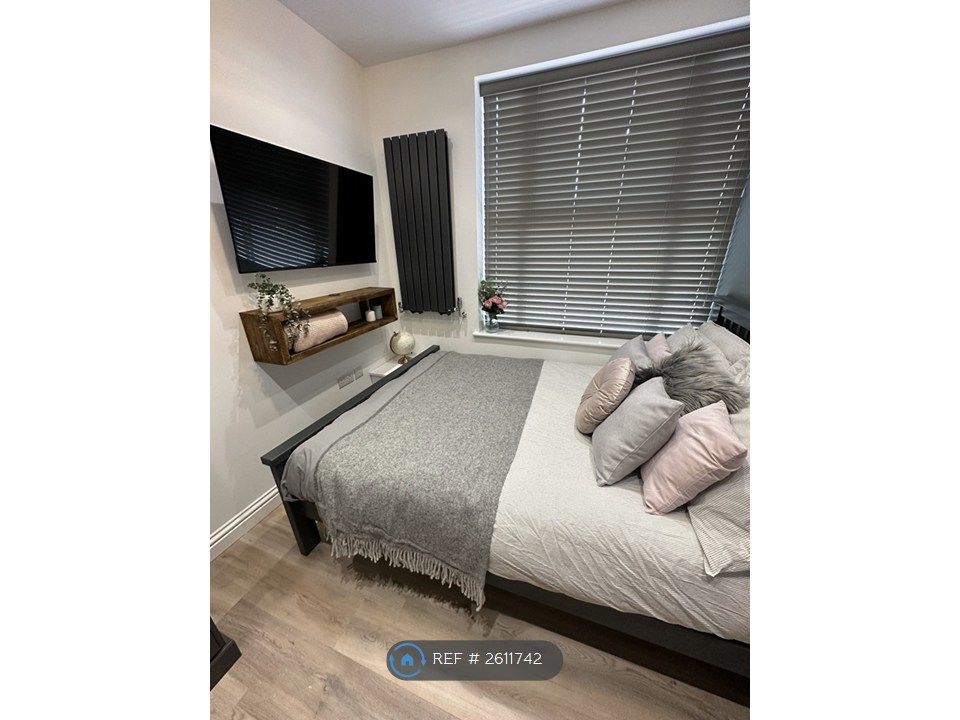 Property photo 3 of 12 Room 1