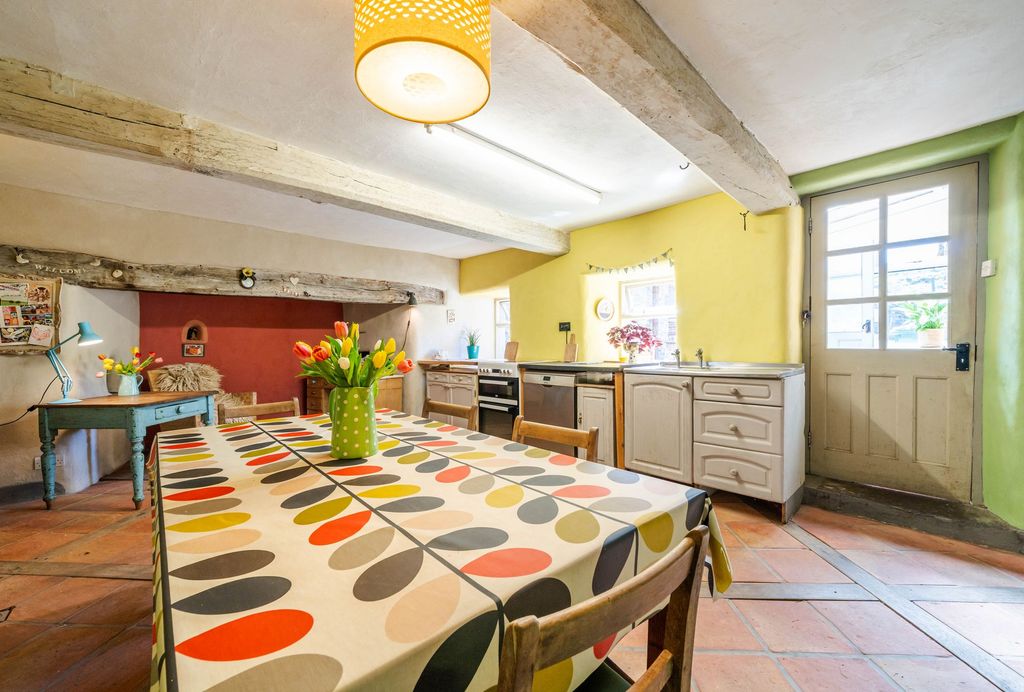 Property photo 3 of 34