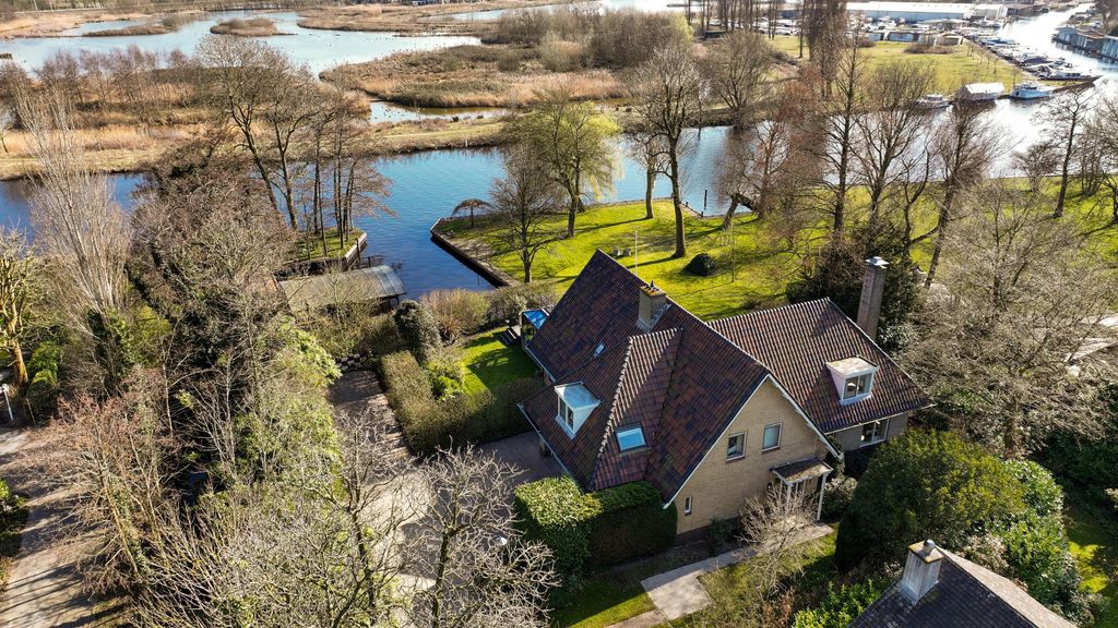 Property photo 3 of 60