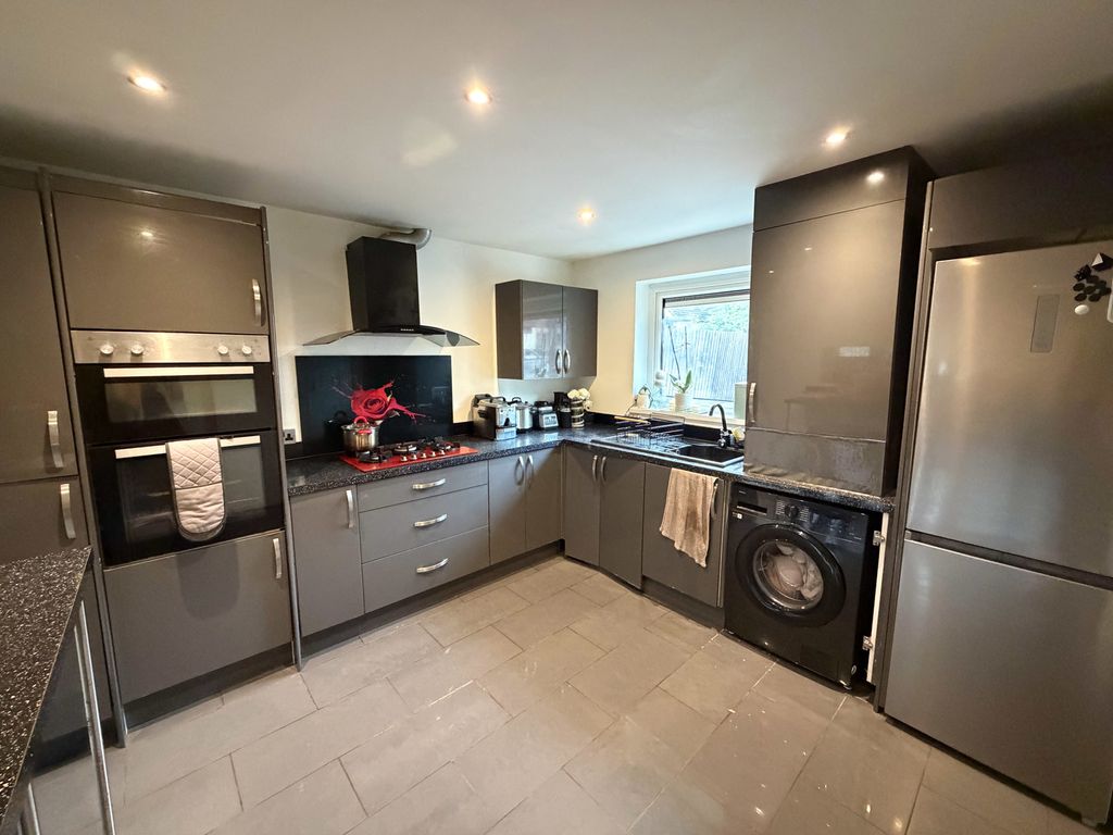 Property photo 3 of 17 Kitchen/Diner