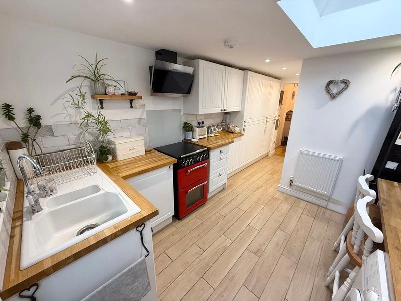 Property photo 2 of 11 Kitchen