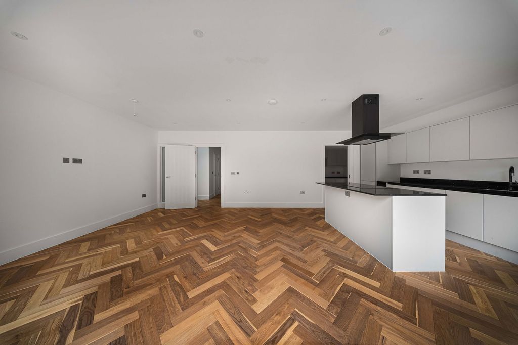 Property photo 1 of 30