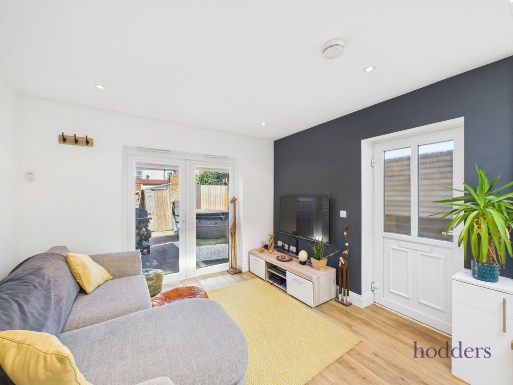 Property photo 2 of 16 Picture No. 14