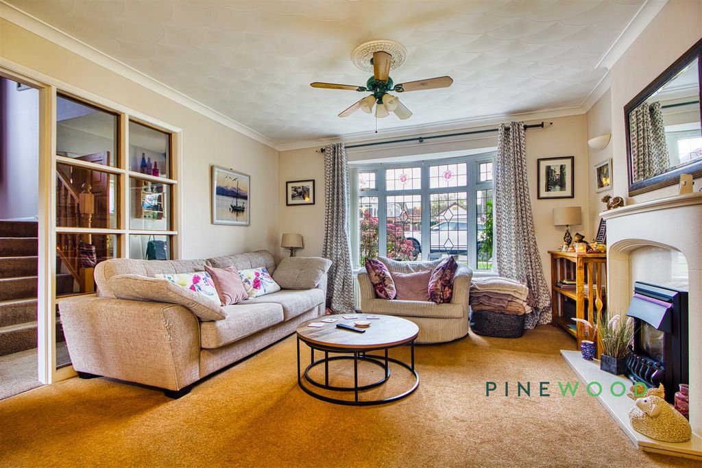 Property photo 3 of 42 Lounge / Dining Room