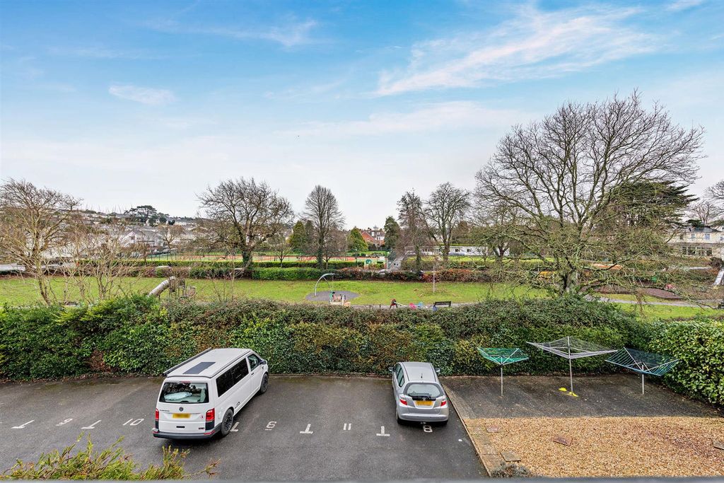 Property photo 2 of 9 8674761-Exterior08-800.Jpg