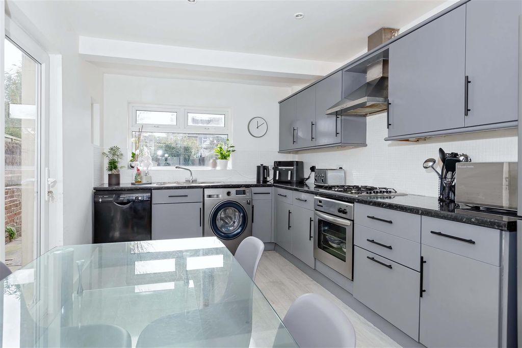 Property photo 3 of 17 Kitchen:Breakfast Room.Jpg