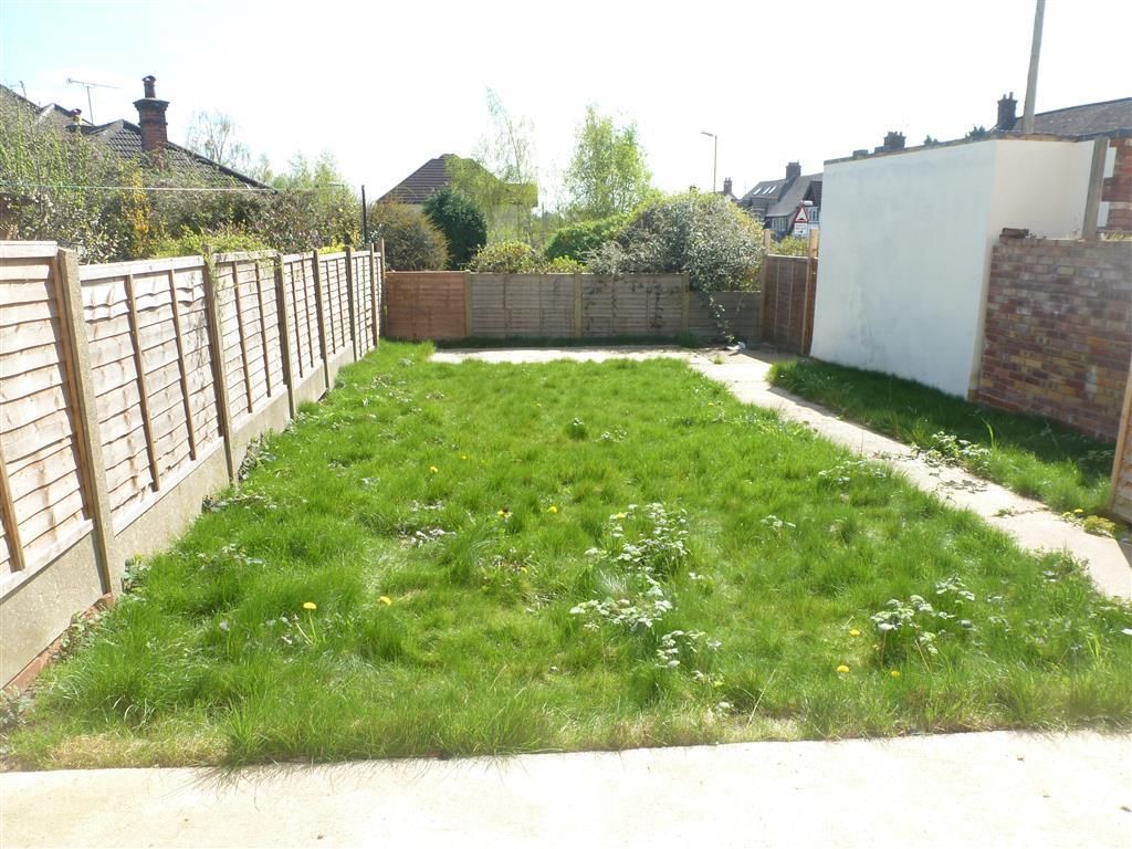 Property photo 2 of 8 Garden