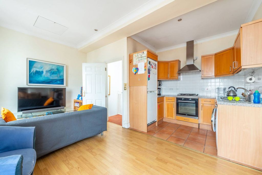 Property photo 2 of 8