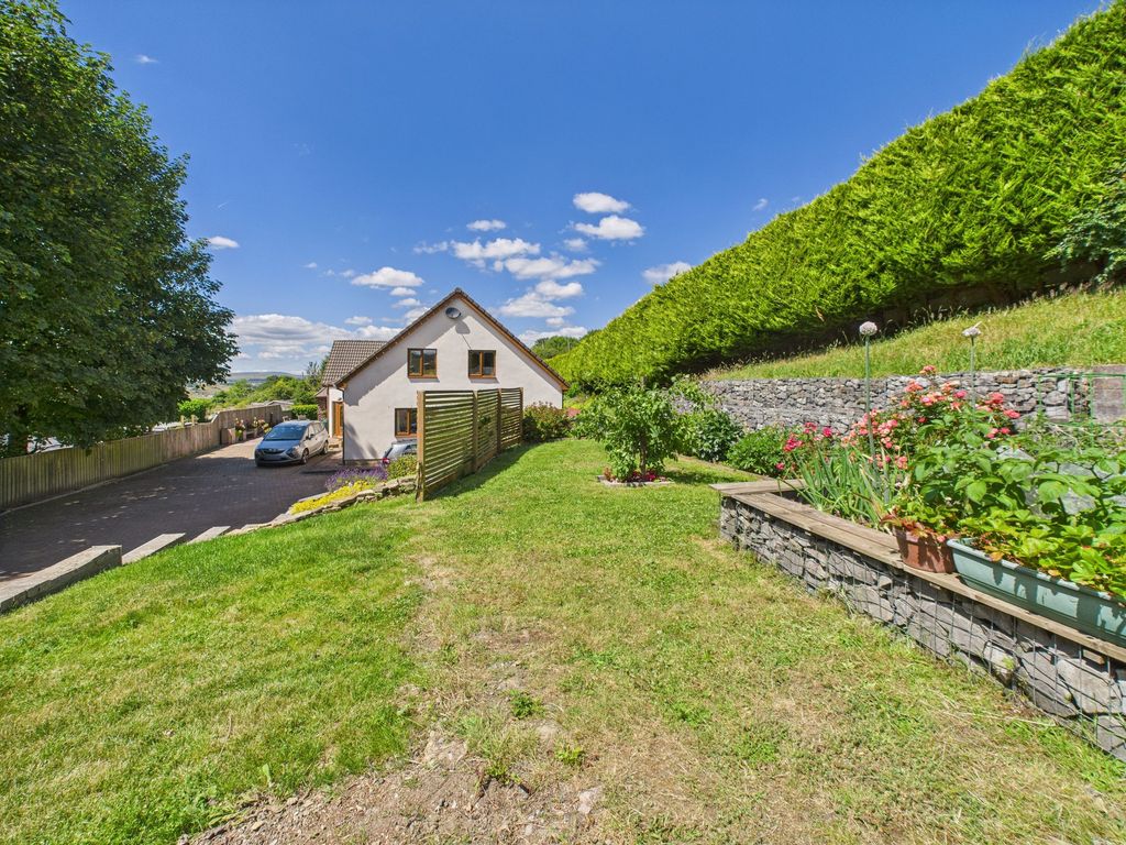Property photo 3 of 52