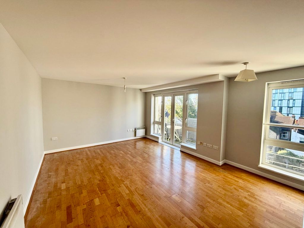 Property photo 3 of 9 Photo 9