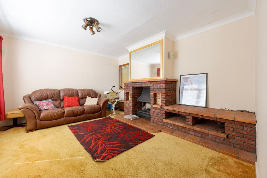 Property photo 2 of 18