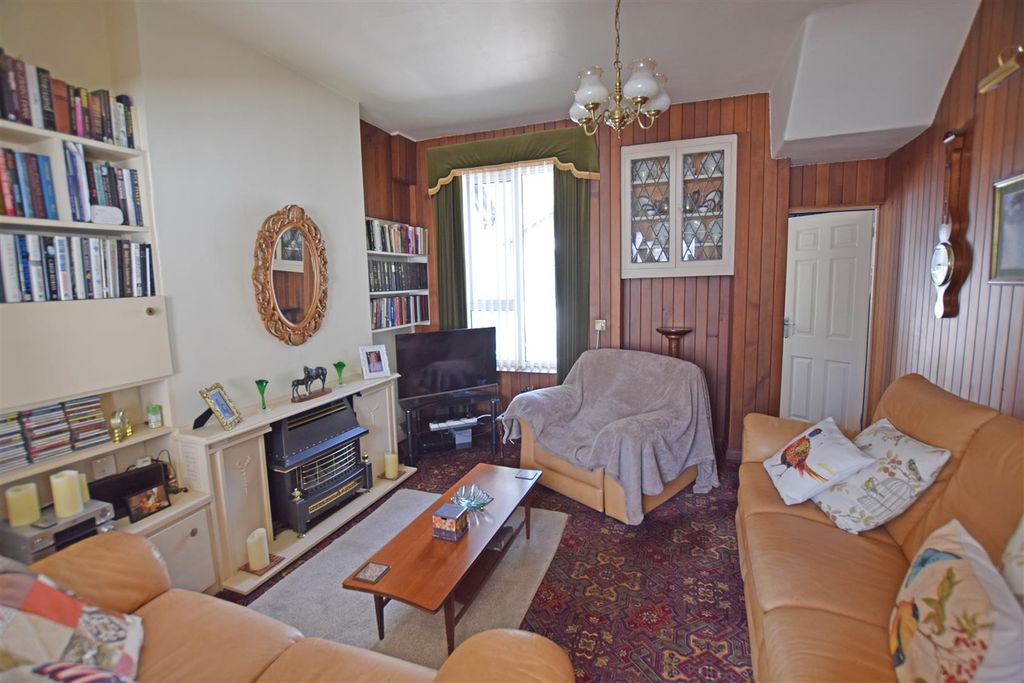 Property photo 2 of 15 Lounge.Jpg