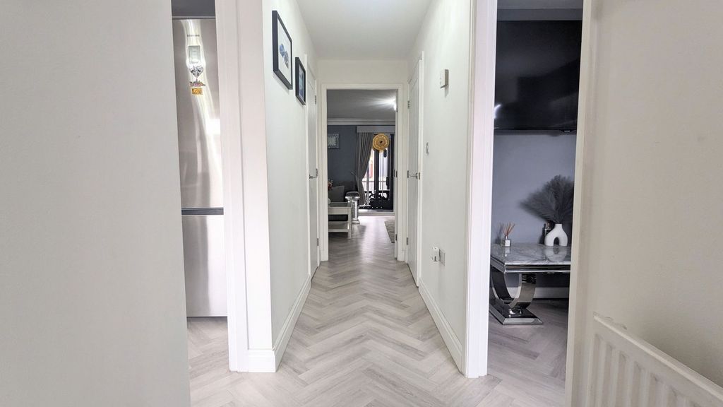 Property photo 3 of 33