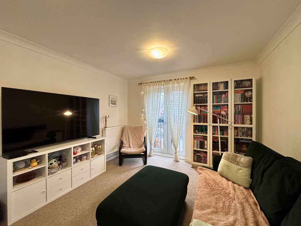 Property photo 3 of 9 Lounge