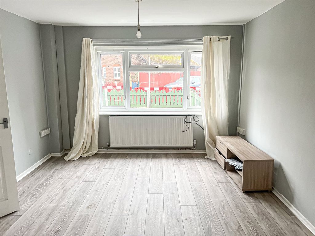 Property photo 2 of 14 Picture No. 16