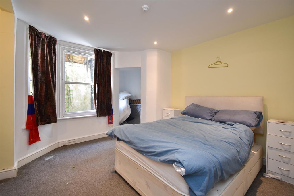 Property photo 3 of 12 Bedroom