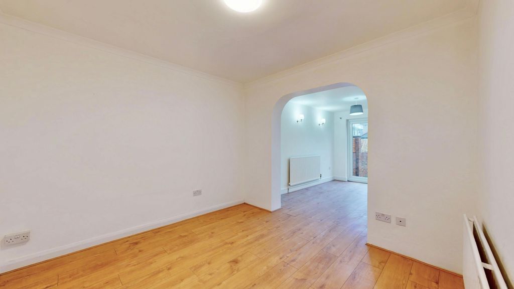 Property photo 3 of 23