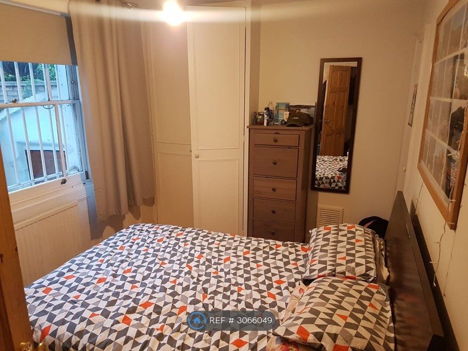 Property photo 3 of 8 Double Bedroom
