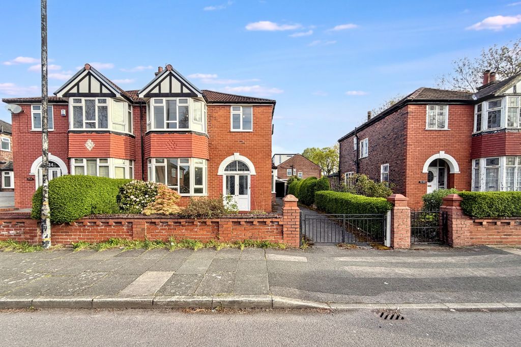 Property photo 1 of 19 132 Kings Road, Old Trafford, Stretford, Manchester M16 9Nz