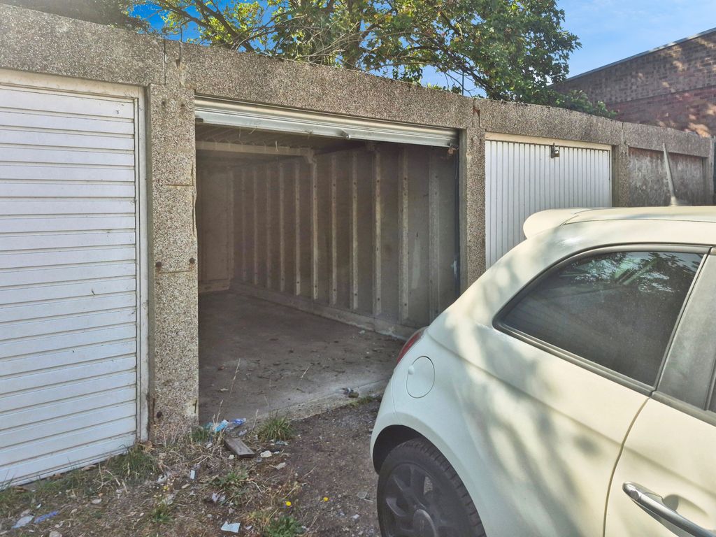 Property photo 2 of 12 9652B56320250812101706