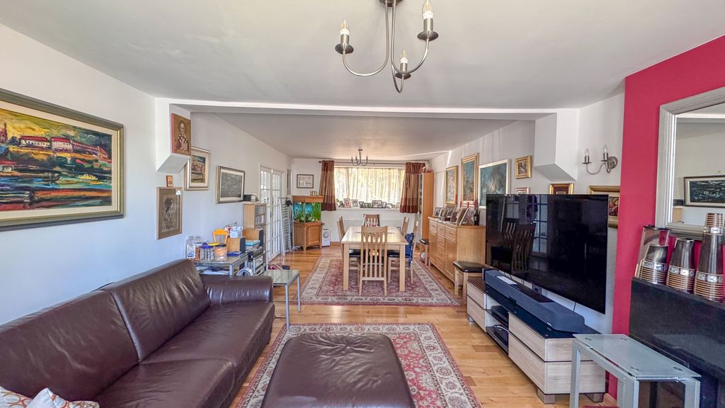 Property photo 3 of 19