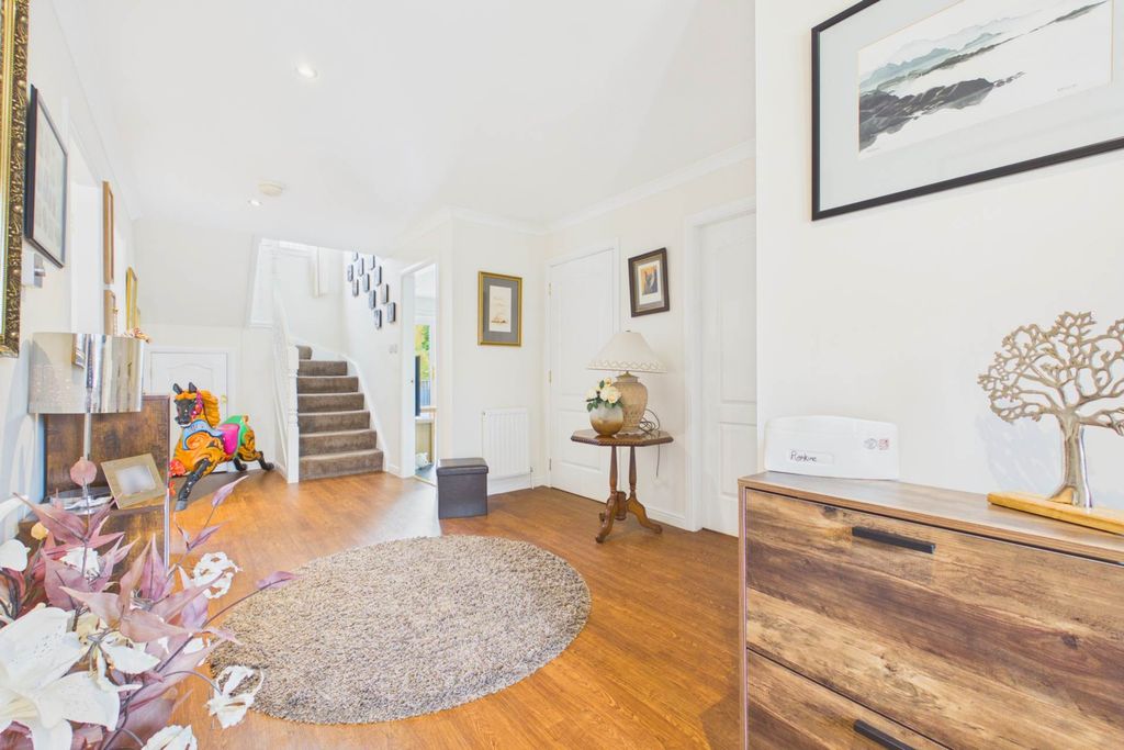 Property photo 2 of 37