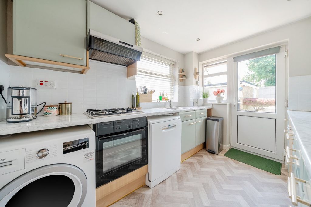 Property photo 3 of 19 Kitchen