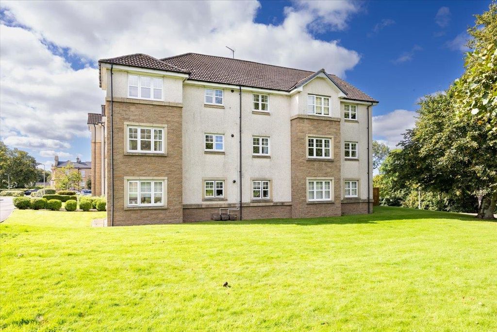 Property photo 1 of 15 02-1-1_11_Bothlin_Court_Lenzie_003.Jpg