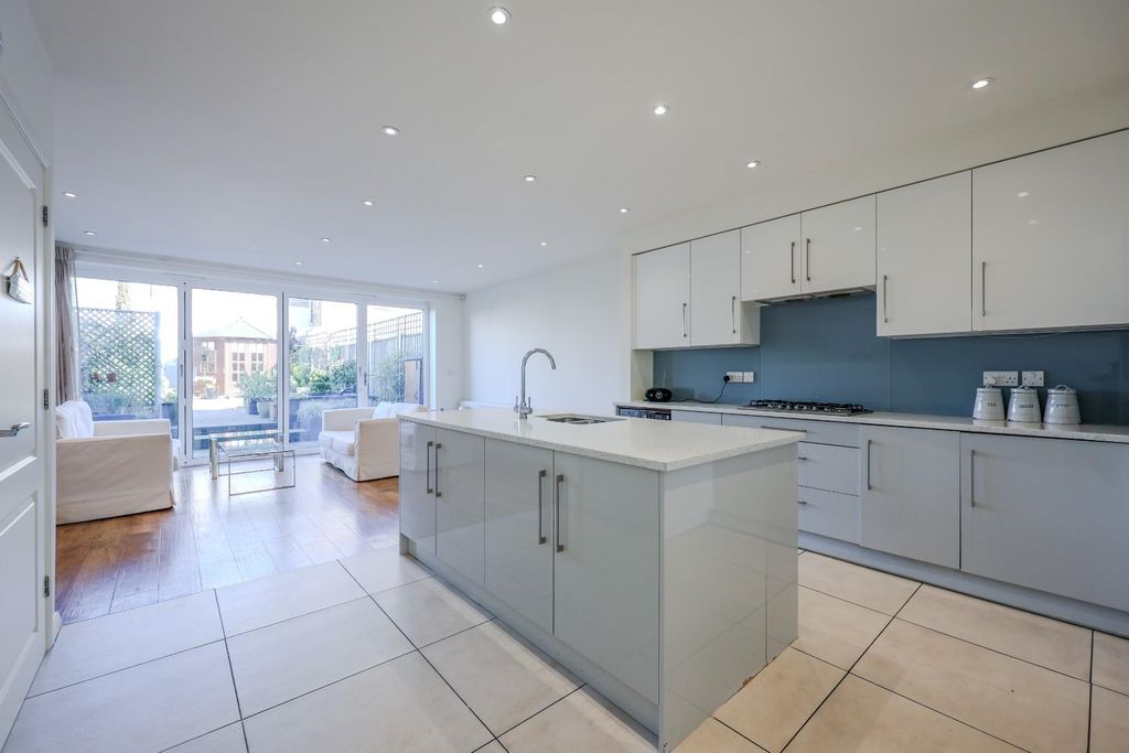 Property photo 2 of 22