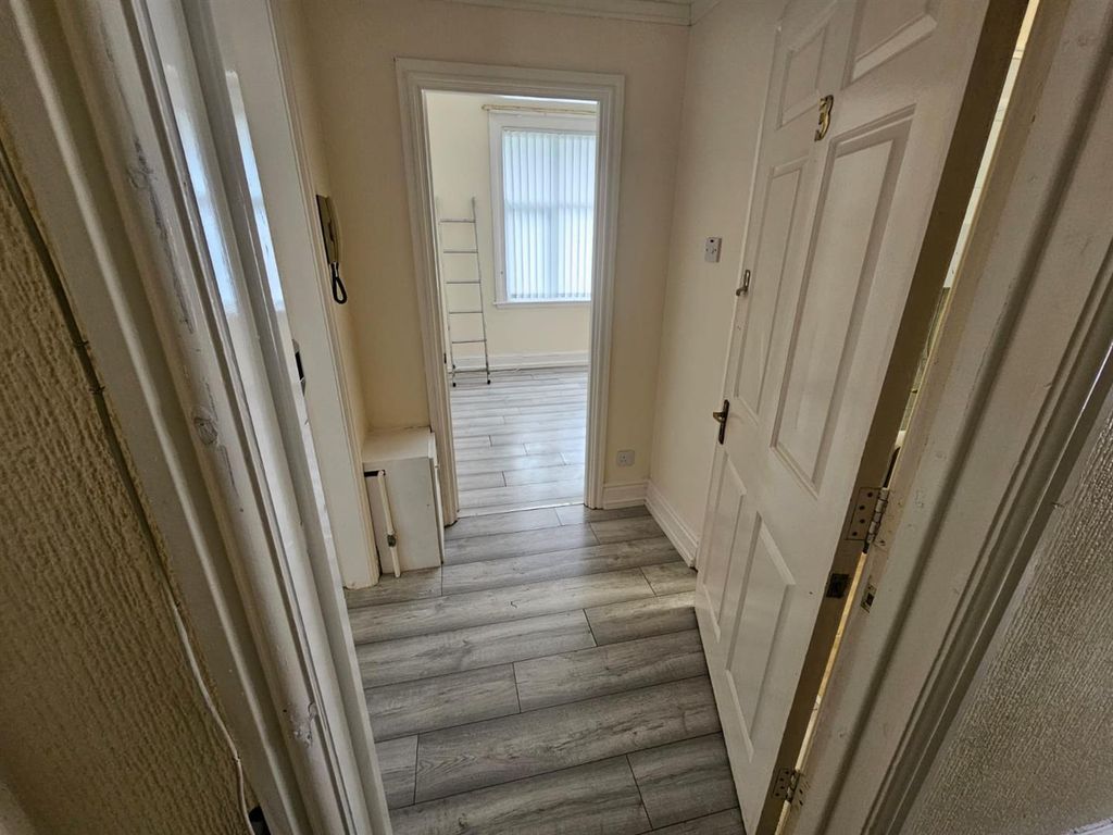Property photo 3 of 10 Hallway