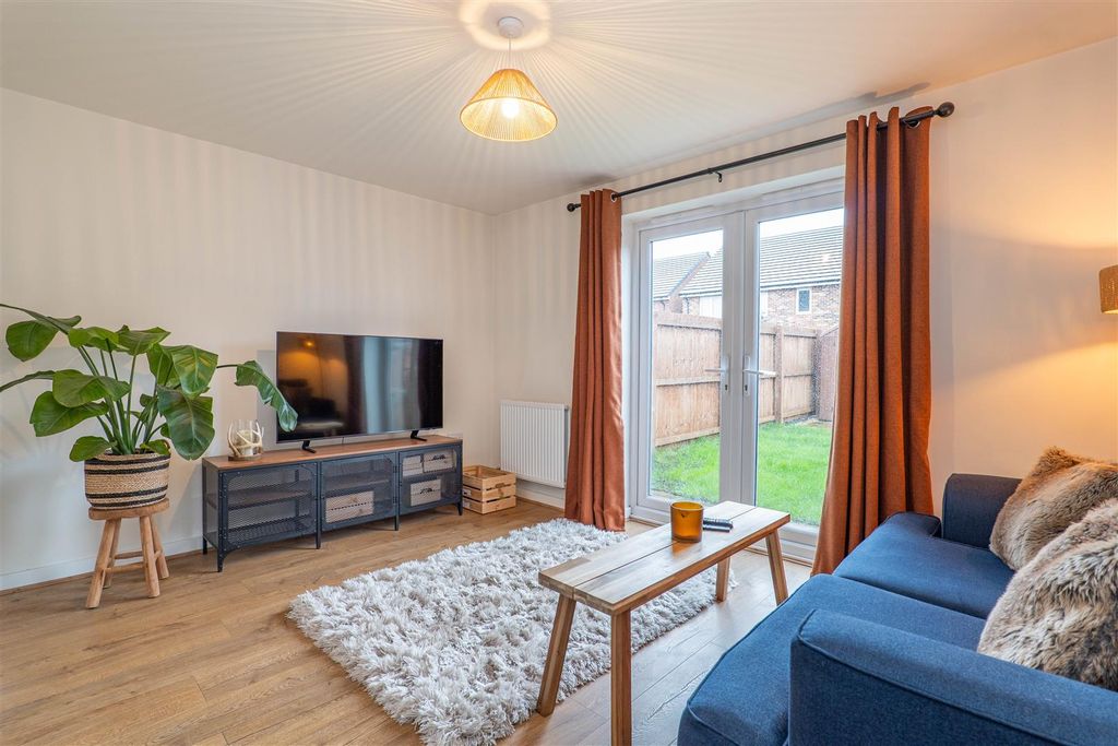 Property photo 2 of 19 Lounge