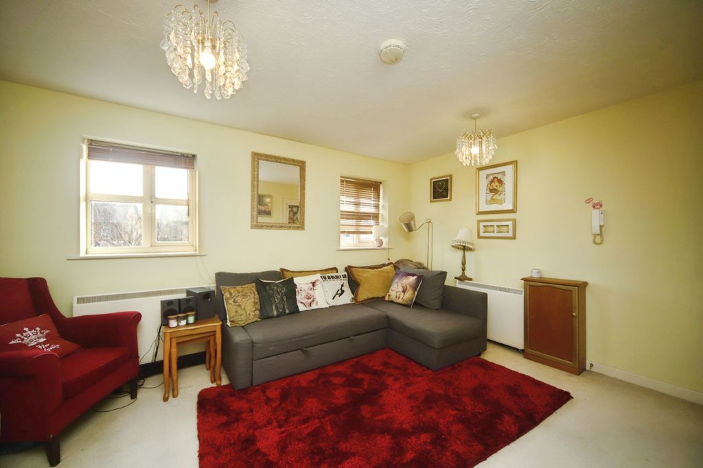 Property photo 3 of 14