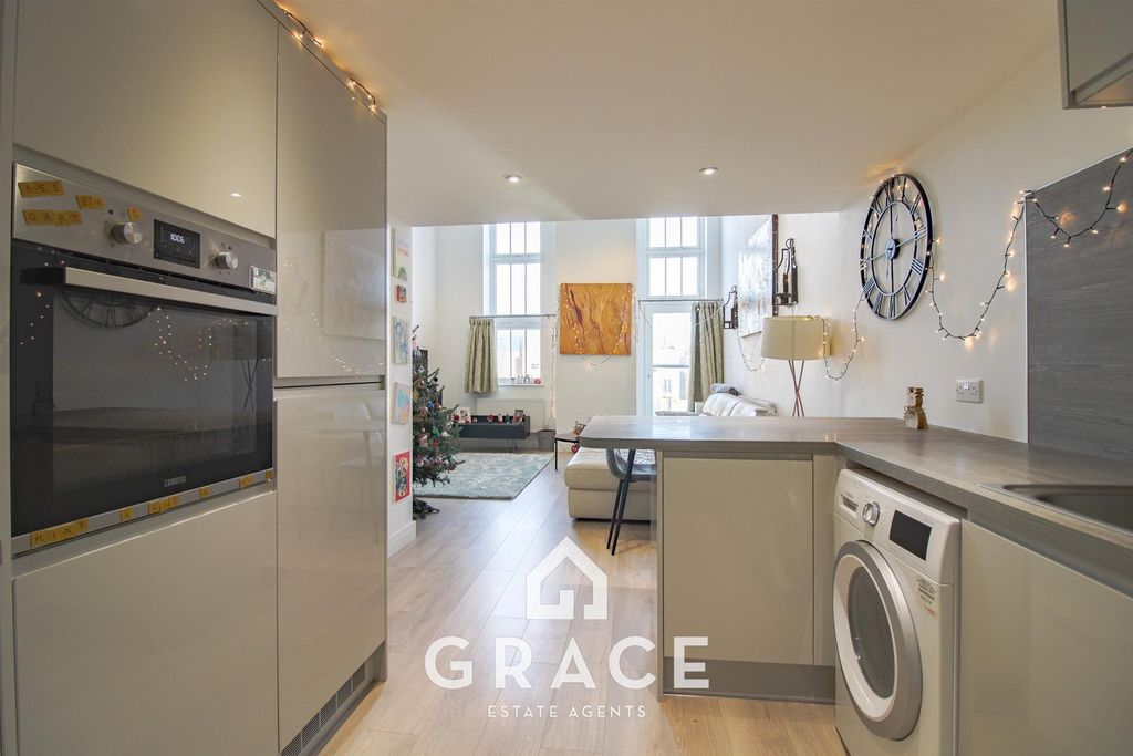 Property photo 3 of 13 Untitled_Hdr-6-Recovered.Jpg